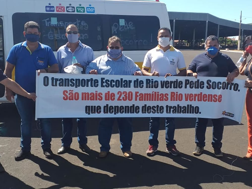 Imagem de Motoristas do transporte escolar pedem socorro em Rio Verde