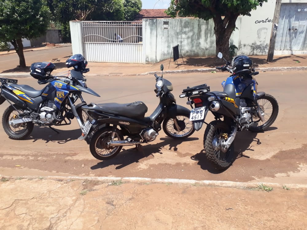 Imagem de GCM prende homem em moto com motor adulterado e maconha
