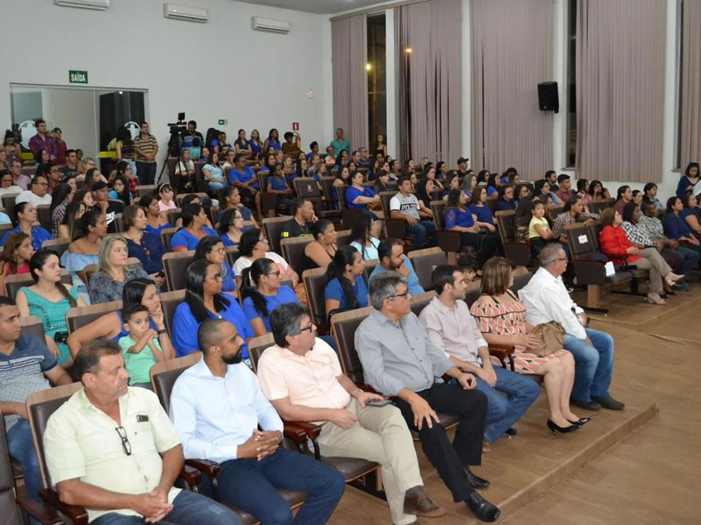 Imagem de Alunos de Santa Helena recebem o certificado de cursos de inclusão