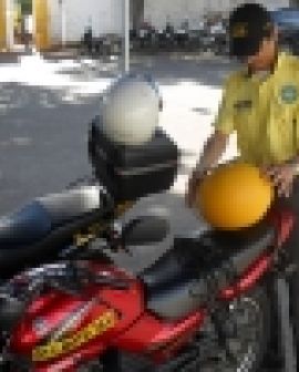 Imagem de Mototaxistas passam por vistoria e recadastramento