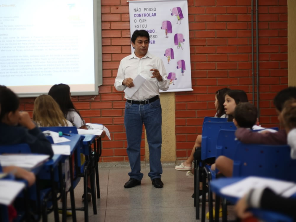Imagem de Chico KGL ministra palestra em escola de Rio Verde