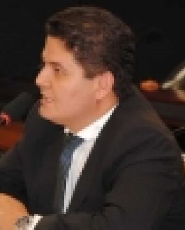 Imagem de Deputado comemora aprovação do Código Florestal