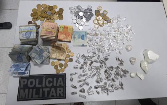 Imagem de Dois homens são presos suspeitos de tráfico de drogas em comércio de sucatas em Rio Verde