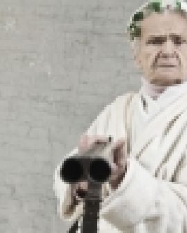 Imagem de Senhora tranca ladrão em casa e chama a Polícia