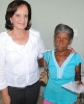 Imagem de Prefeitura entrega óculos para população carente