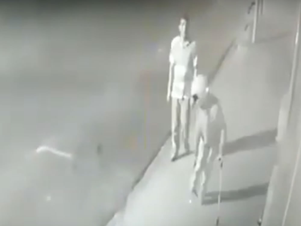 Imagem de Vendedor com deficiência física é assaltado e agredido em Rio Verde. Veja o vídeo: