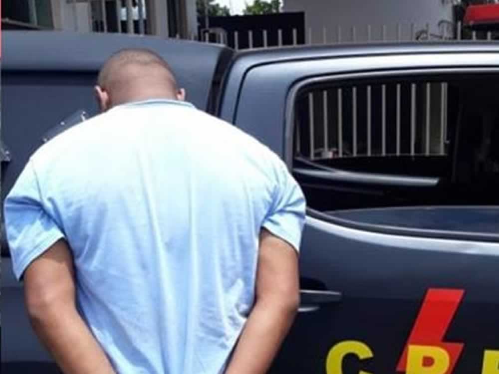 Imagem de Homem preso com celular roubado e LSD