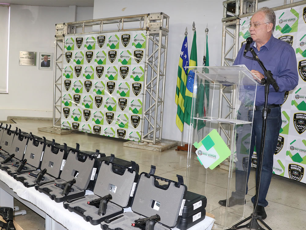 Imagem de Prefeitura entrega armamento para a Guarda Municipal