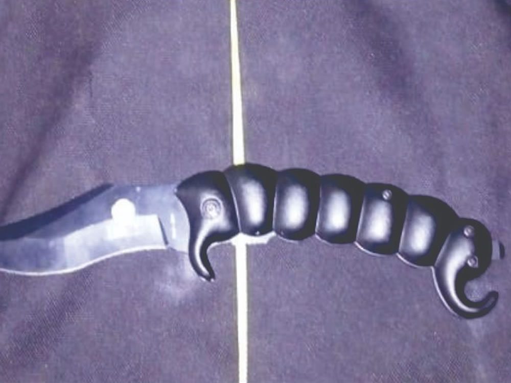 Imagem de Adolescente apreendido com arma branca na porta da escola