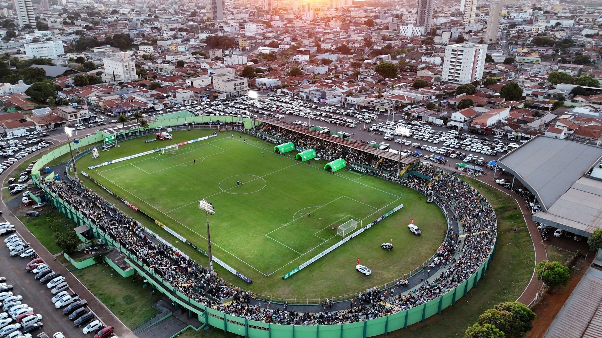 Imagem de Rio Verde goleia e dispara na liderança