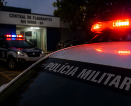 Imagem de Mulher se tranca em cômodo após ex-companheiro invadir casa com faca, diz PM