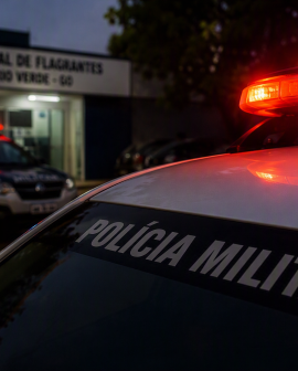 Imagem de Mulher se tranca em cômodo após ex-companheiro invadir casa com faca, diz PM