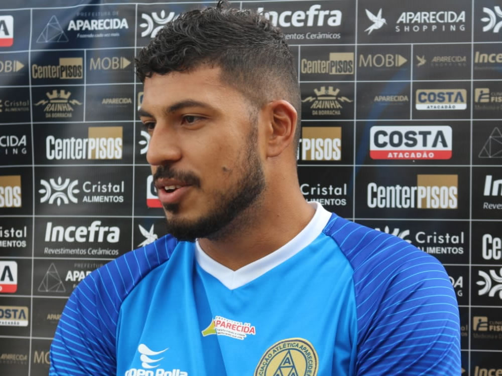 Imagem de Zagueiro que estava no futebol carioca é apresentado na Aparecidense