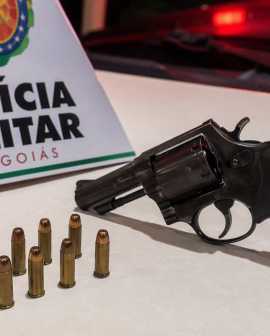 Imagem de Revólver e munições são encontrados dentro de carro em distrito de Rio Verde