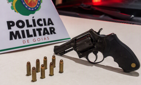 Imagem de Revólver e munições são encontrados dentro de carro em distrito de Rio Verde