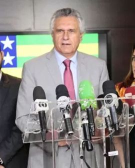 Imagem de Caiado anuncia fim da taxa de registro para veículos financiados