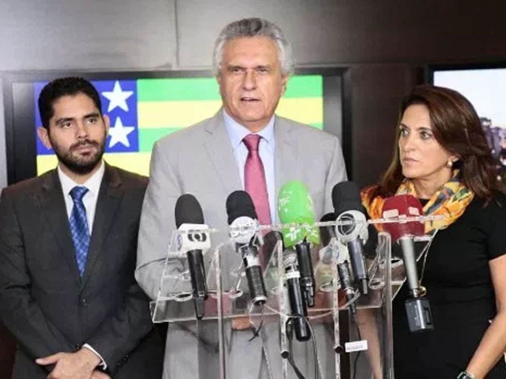 Imagem de Caiado anuncia fim da taxa de registro para veículos financiados