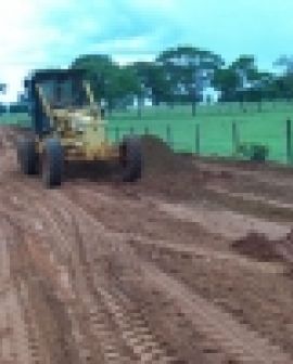 Imagem de Prefeitura trabalha em estradas rurais