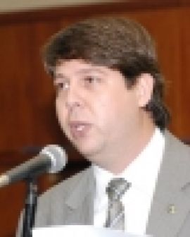 Imagem de Karlos Cabral assume mandato hoje