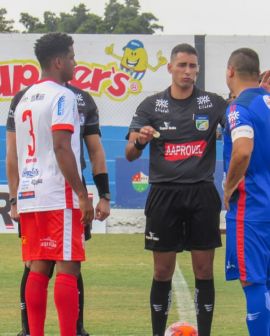 Imagem de América empata com Trindade e é líder