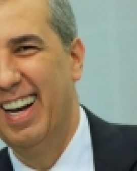 Imagem de Zé Eliton se recusa a diminuir imposto de combustível