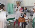 Imagem de Palhaços animam pacientes do Hurso
