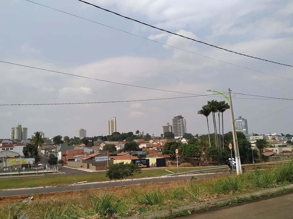 Imagem de Céu de Rio Verde fica cinza após fumaça de incêndio chegar a Goiás e sua saúde pode ser afetada