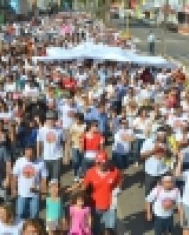 Imagem de Primeira Marcha para Jesus lota a avenida de fiéis