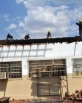 Imagem de Escolas incendiadas retomam as atividades