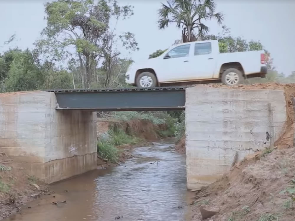 Imagem de Prefeitura constrói nova ponte no Ribeirão Cabeceira Alta