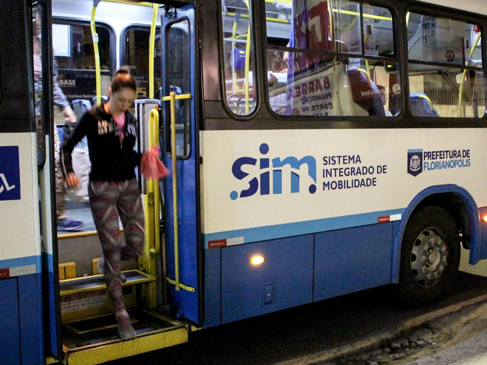 Imagem de Karlos Cabral é relator de projeto que cria desembarque especial para mulheres no transporte coletivo