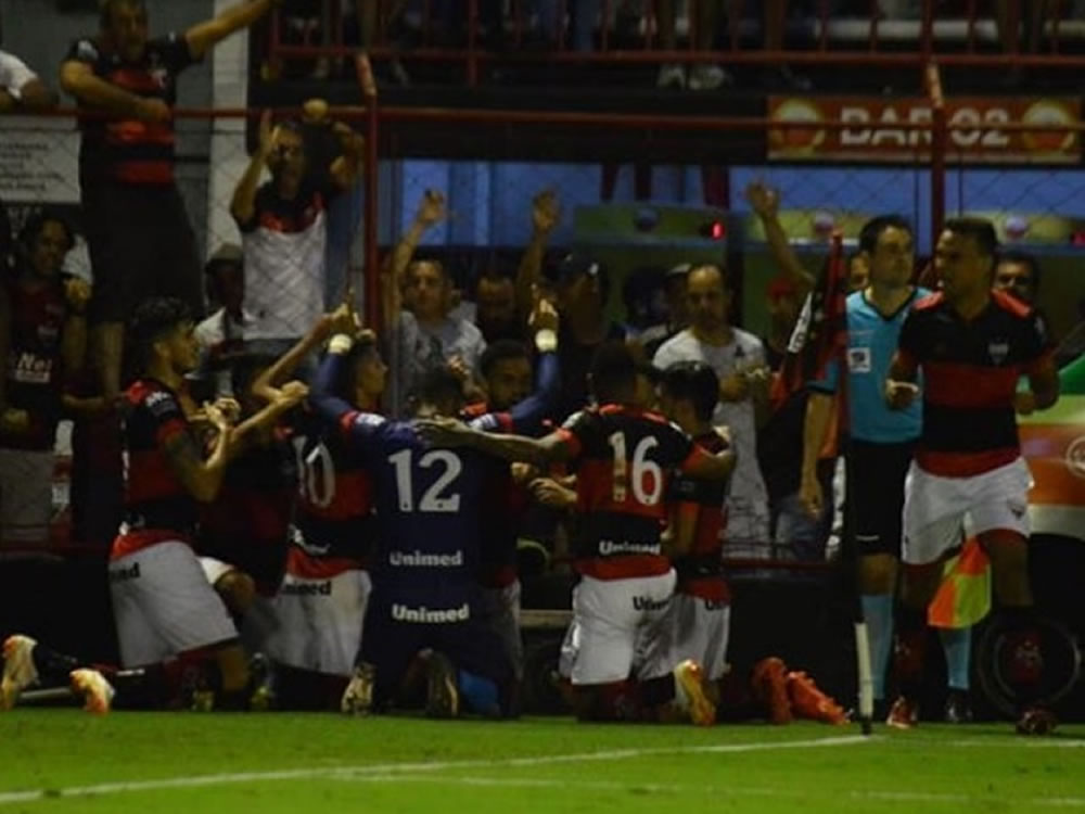 Imagem de Dragão vence Santos de Sampaoli