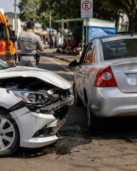 Imagem de Condutor com sinais de embriaguez bate em veículo estacionado e é detido em Rio Verde