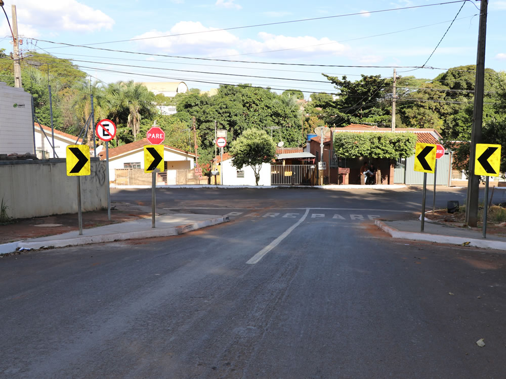 Imagem de Rua 13 recebe intervenção viária para redução de velocidade
